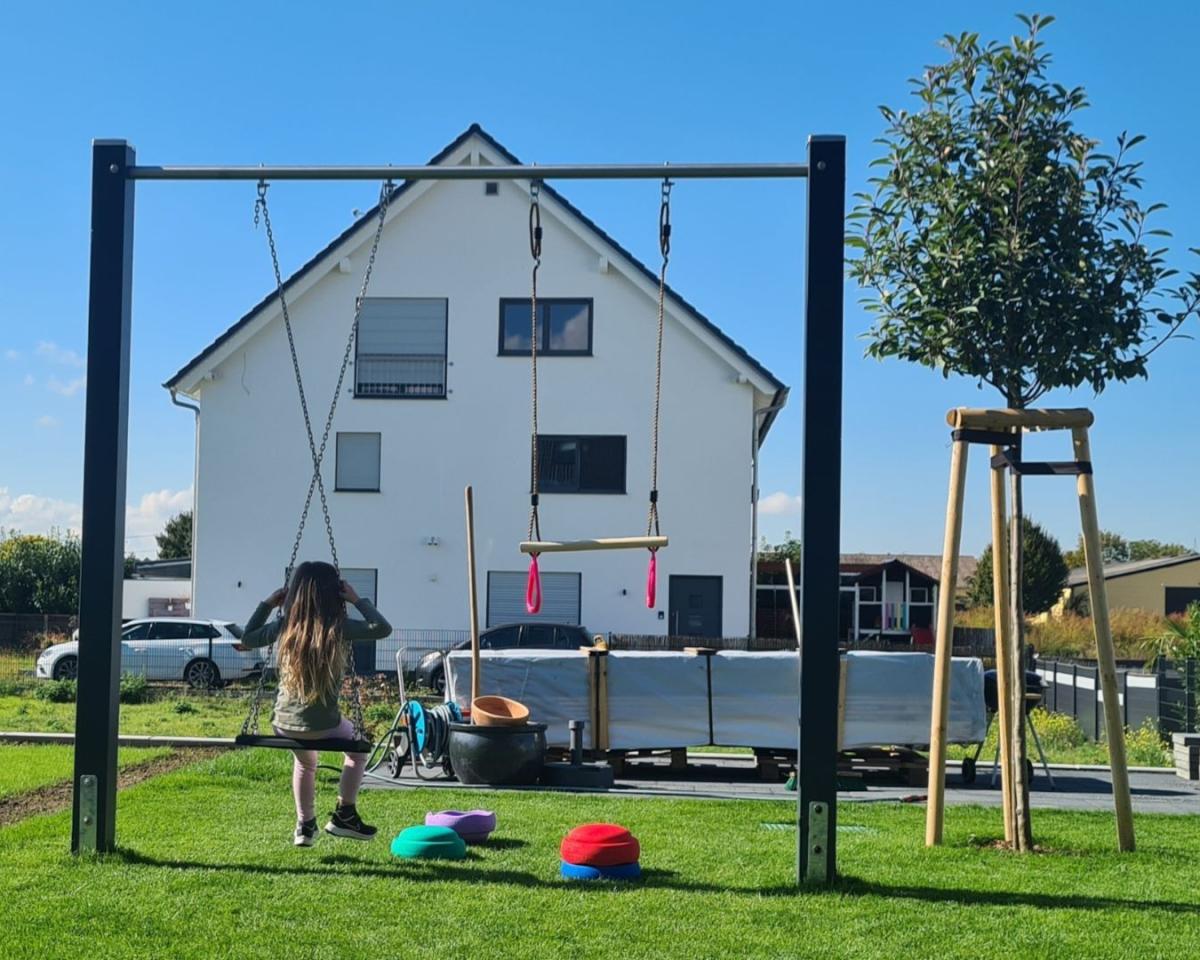 Familien Schaukel: Generationen verbinden durch Schaukeln